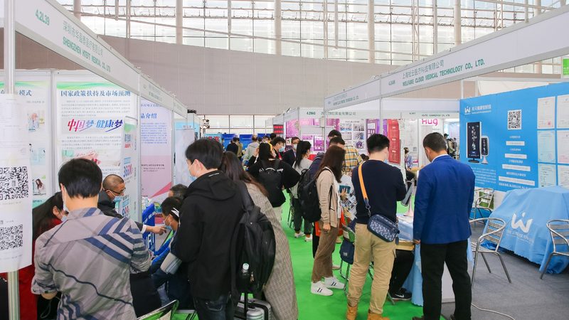 为了解决上述痛点，科技企业需要制定一套高效的会展服务方案。以下是一些关键要素：